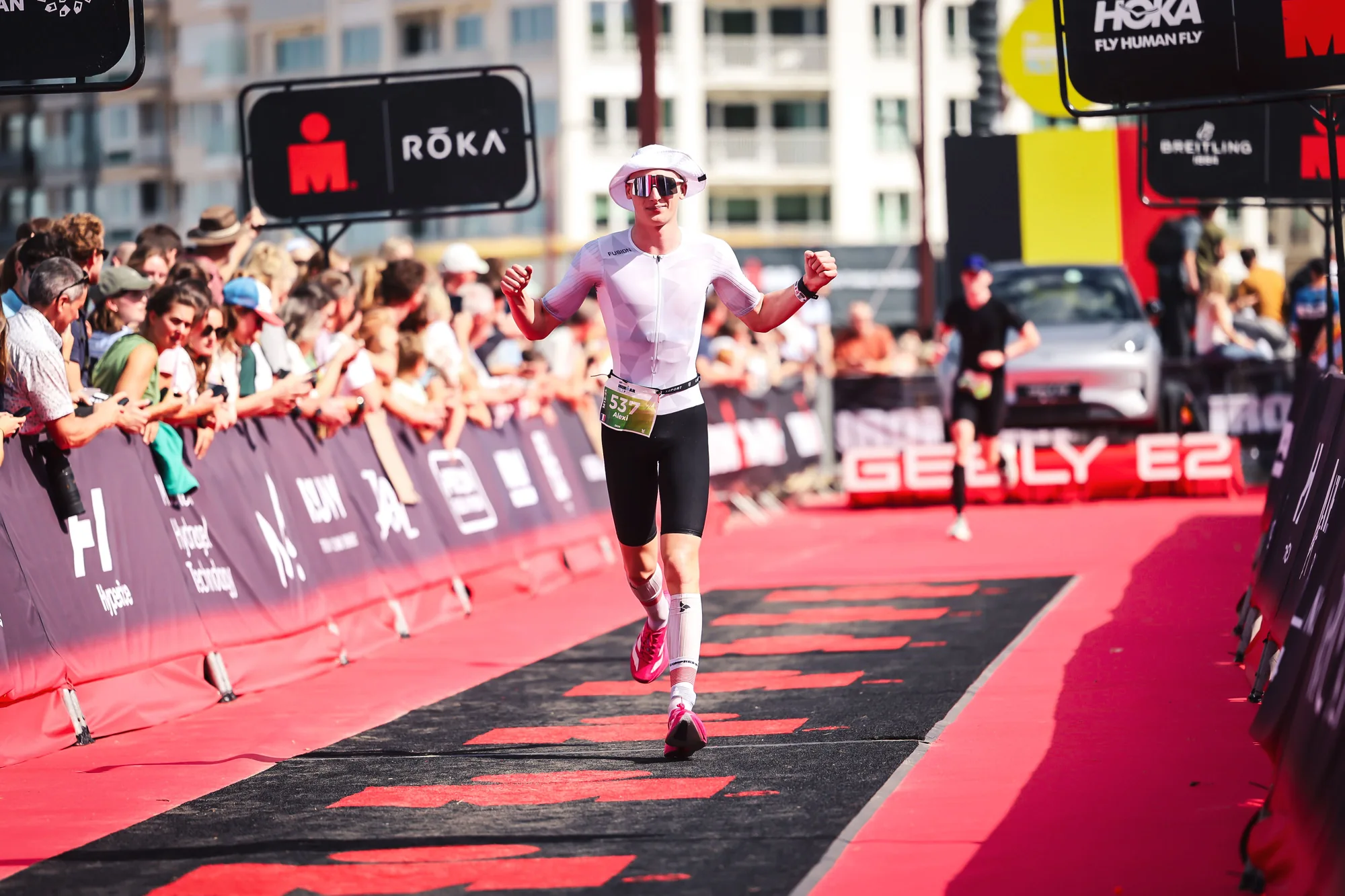 Les bras levés sur le tapis rouge de Knokke-Heist.
